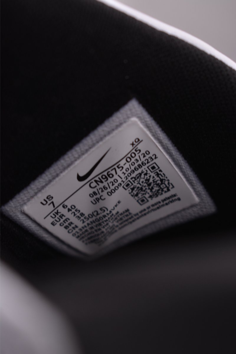 Nike Victori One Slide view