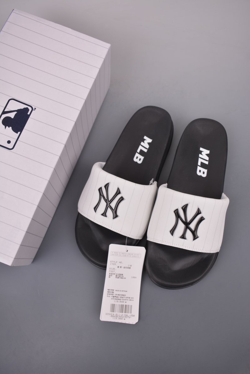 MLB New York Yankees Slide view