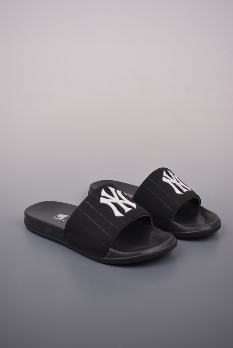 MLB New York Yankees Slide view