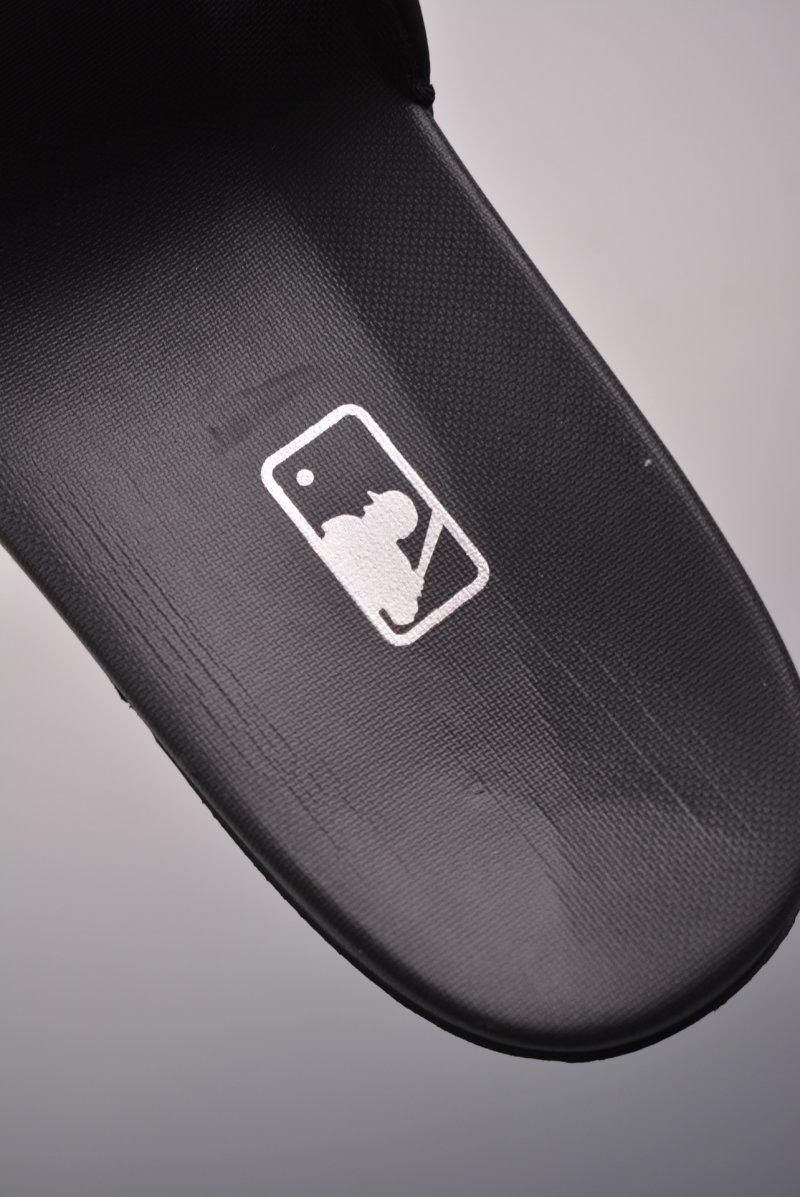 MLB New York Yankees Slide view
