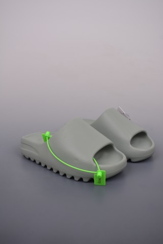 Yeezy Slide view 2