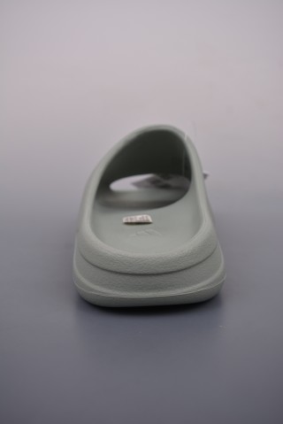 Yeezy Slide view 5