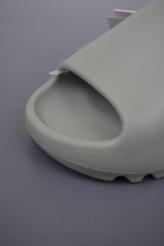 Yeezy Slide view 6