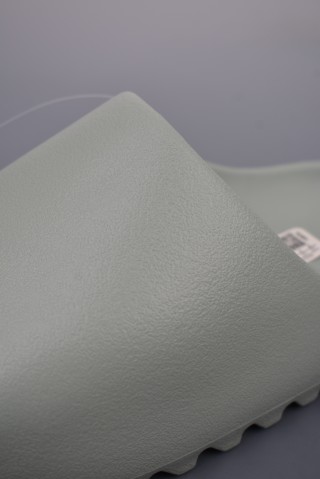 Yeezy Slide view 7