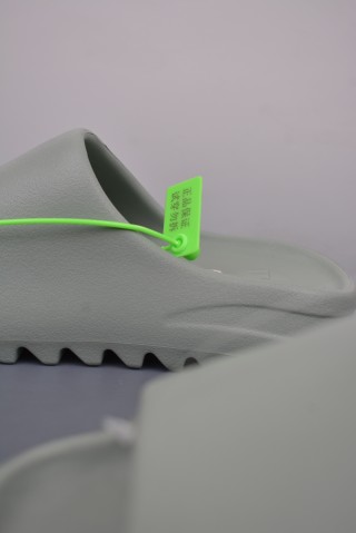Yeezy Slide view 8