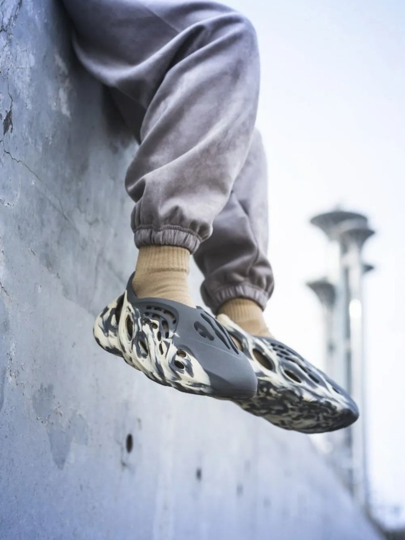 Yeezy Slide view