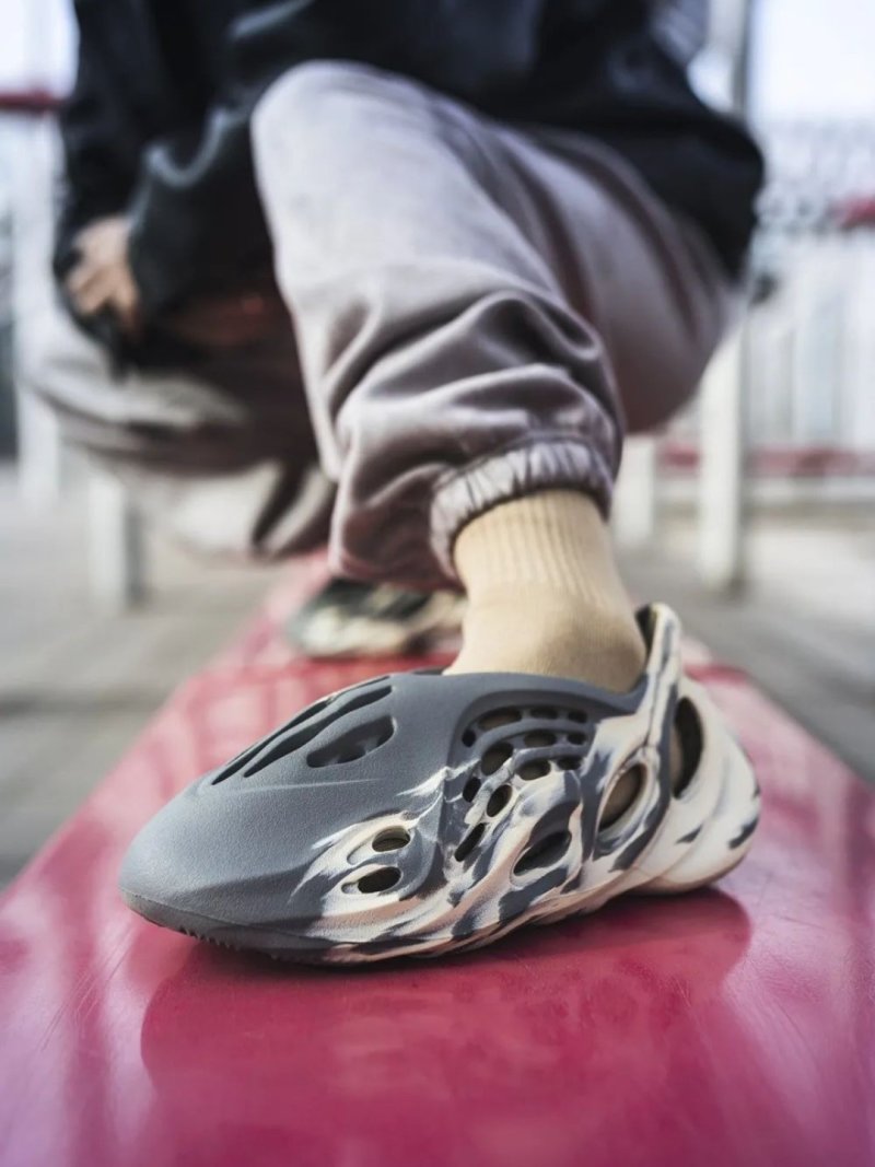 Yeezy Slide view