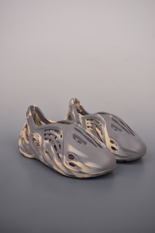Yeezy Slide view 1