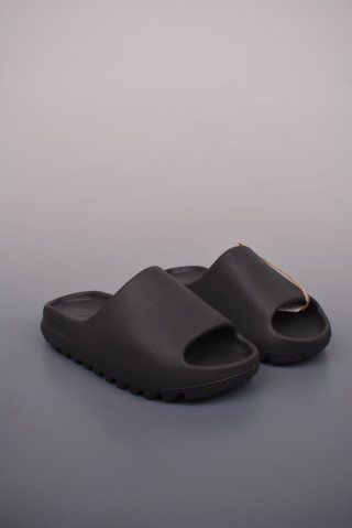 Yeezy Slide view 1