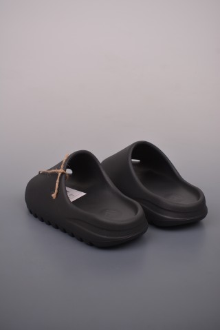 Yeezy Slide view 2