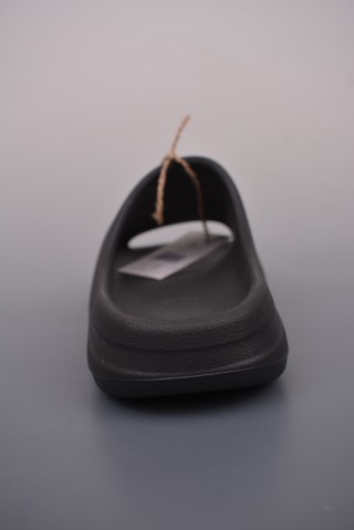 Yeezy Slide view 4
