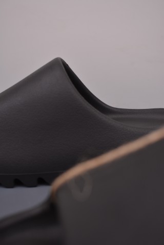 Yeezy Slide view 8