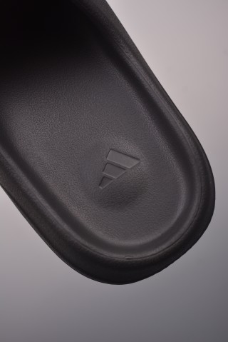 Yeezy Slide view 9