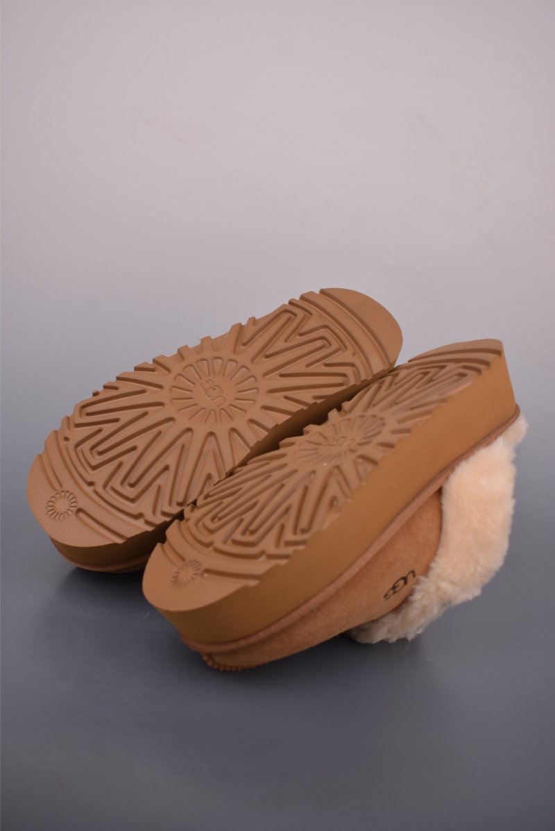 UGG Diaquette 'Red' view