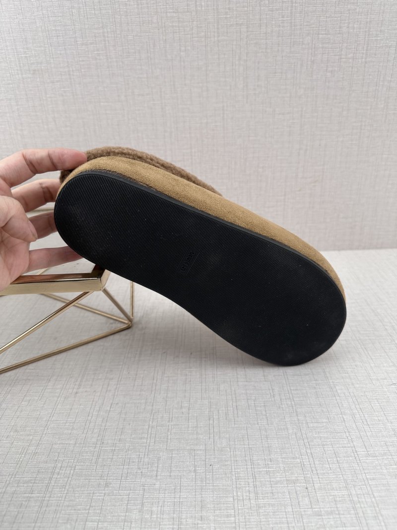 UGG Q11 view