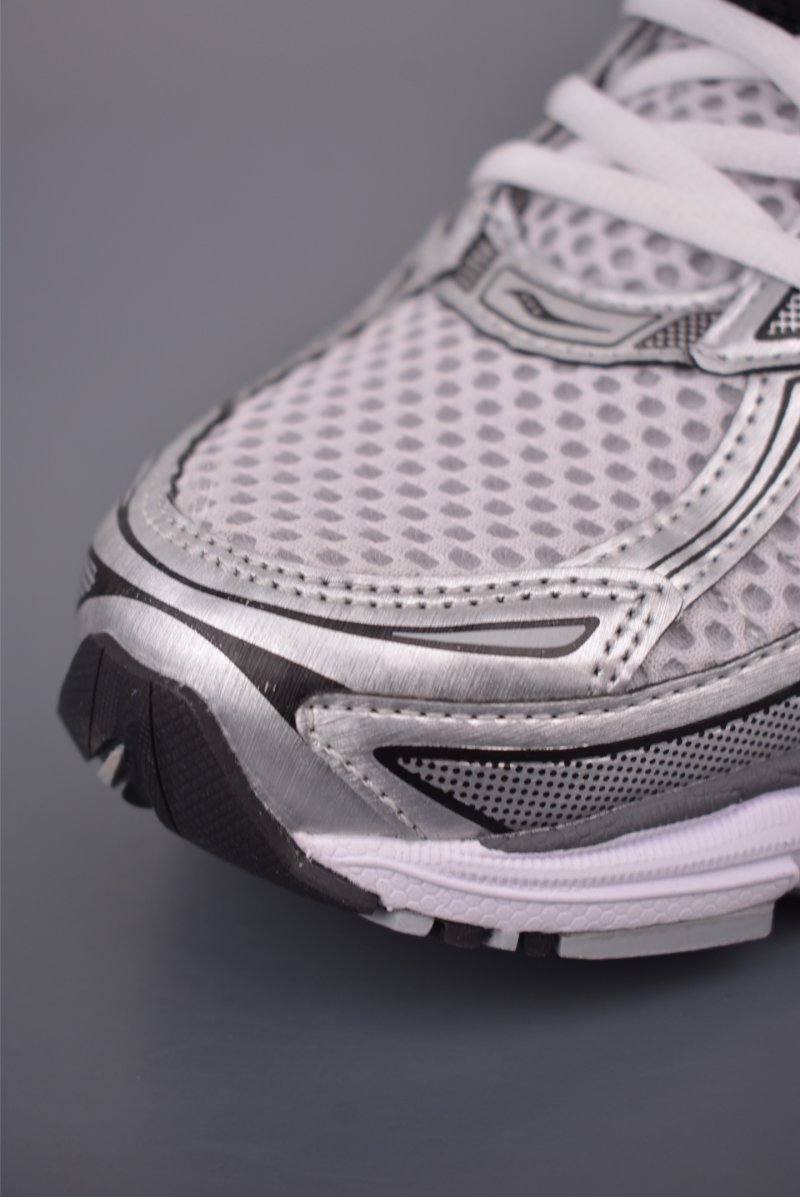 Saucony Pro Grid Omni 9 view