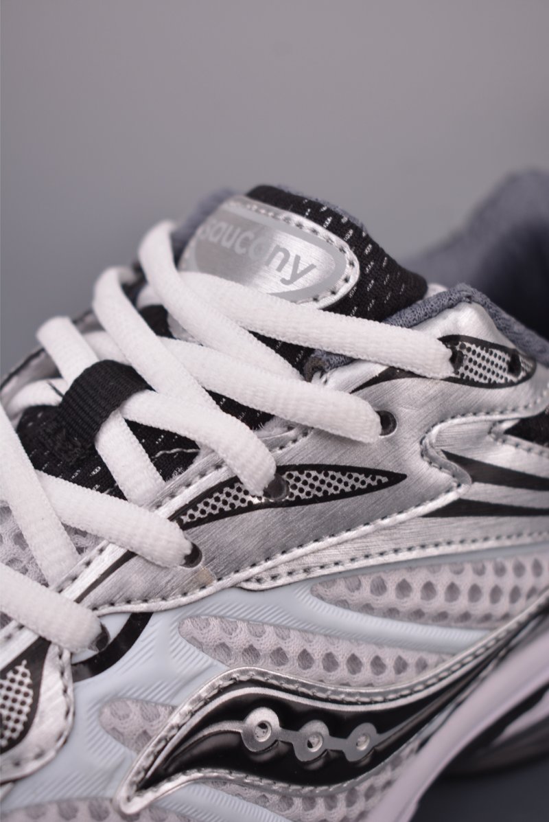 Saucony Pro Grid Omni 9 view