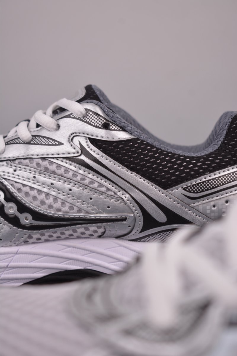 Saucony Pro Grid Omni 9 view