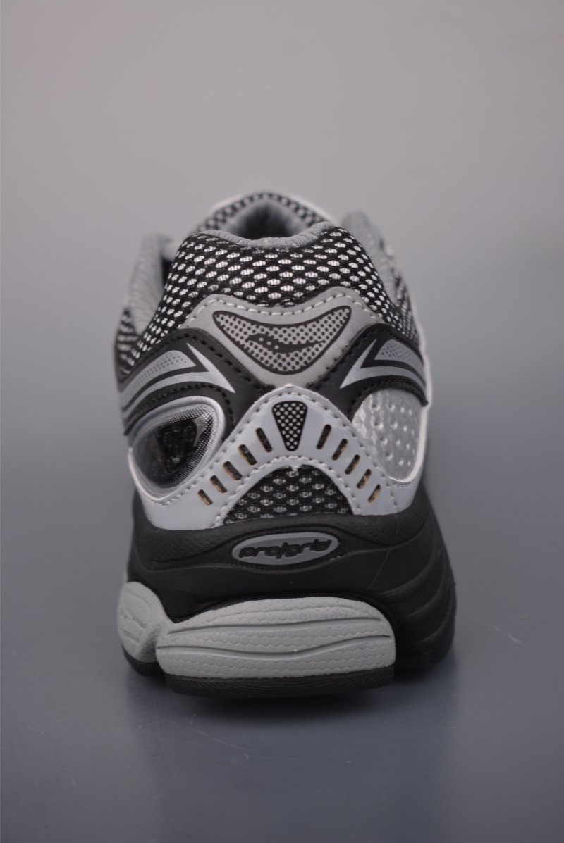 Saucony Pro Grid Omni 9 view