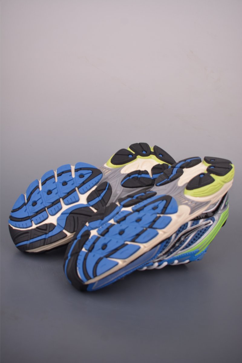 Saucony Pro Grid Omni 9 view