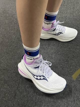 Saucony Triumph 21 view 6