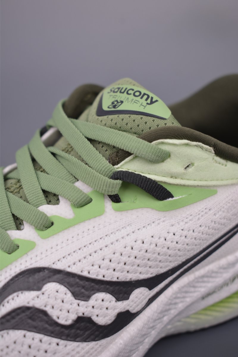Saucony Triumph 21 view