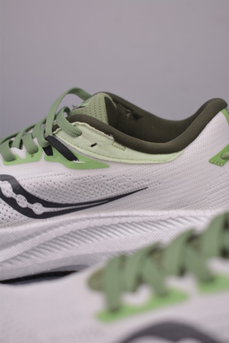 Saucony Triumph 21 view