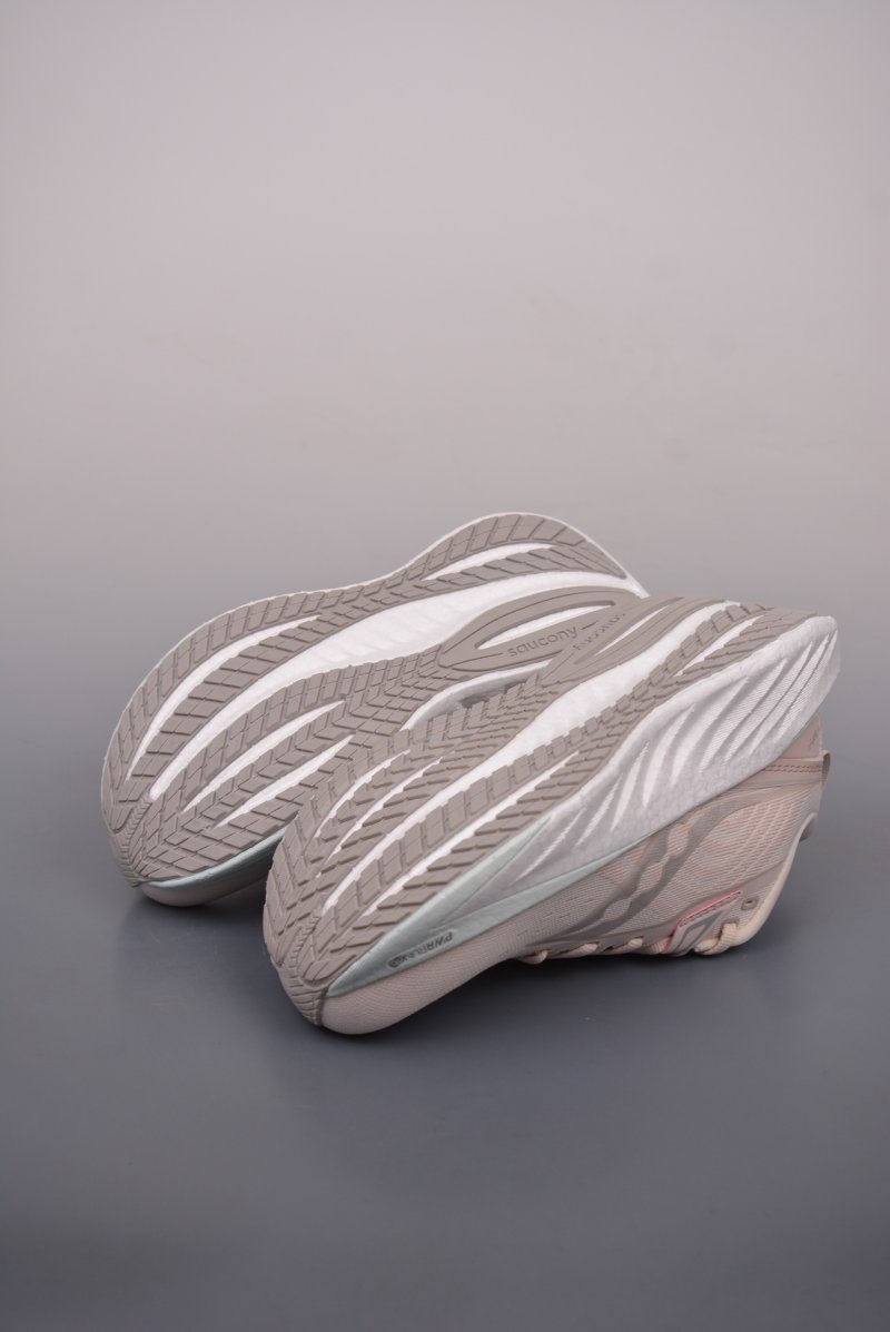 Saucony Triumph 22 view