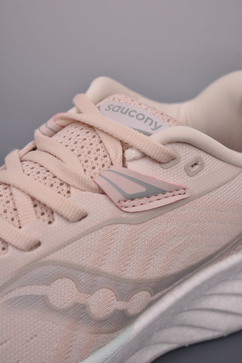 Saucony Triumph 22 view