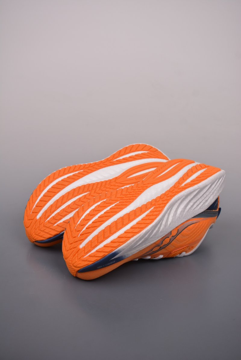 Saucony Triumph 22 view
