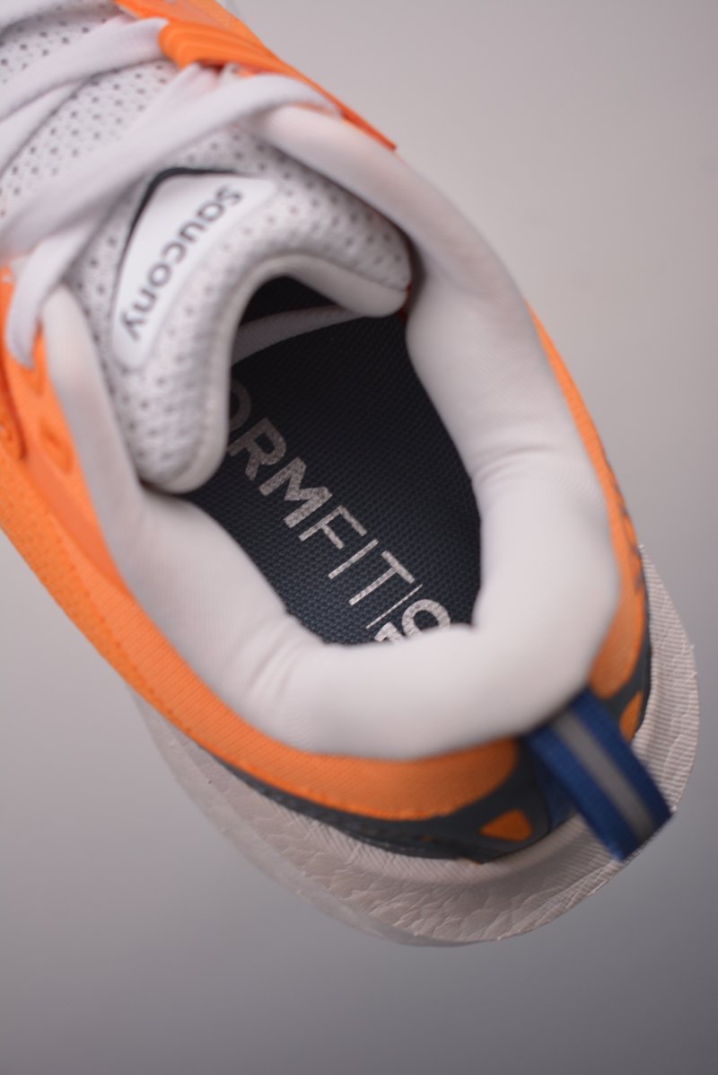 Saucony Triumph 22 view