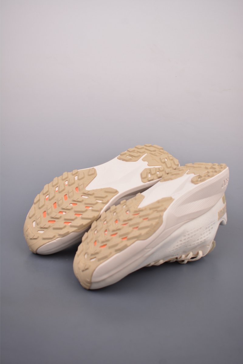 The North Face Altamesa 300 view