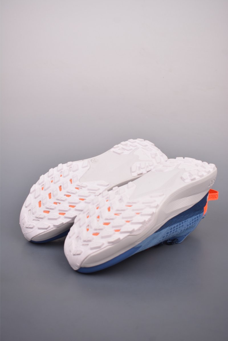 The North Face Altamesa 300 view