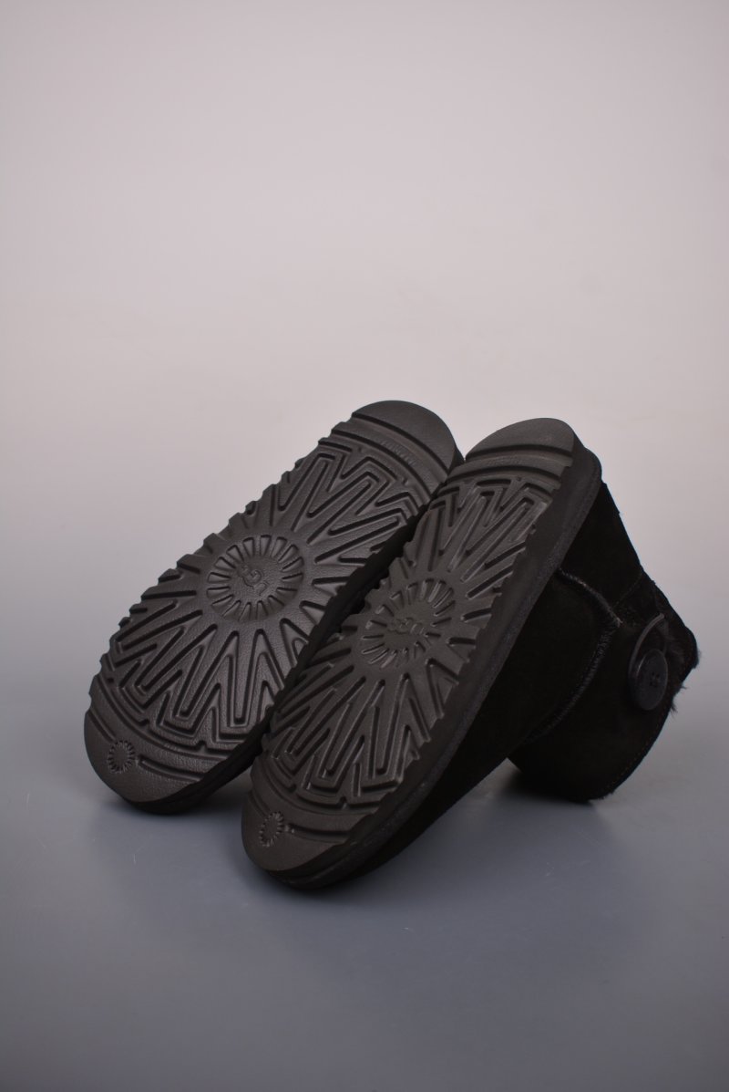 UGG Classic Short view