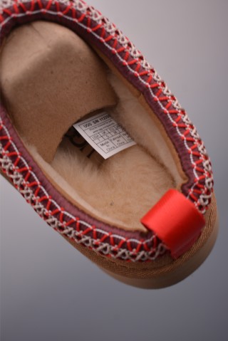 UGG Tazz view 9
