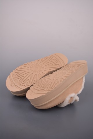 UGG Tazz view 3