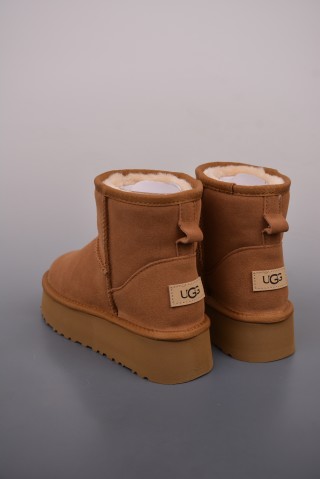 UGG Classic Mini view 2