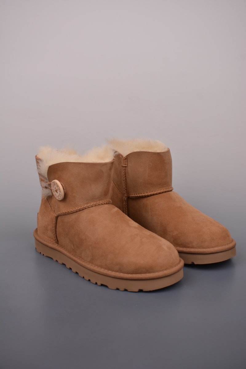 UGG Mini Bailey Button II