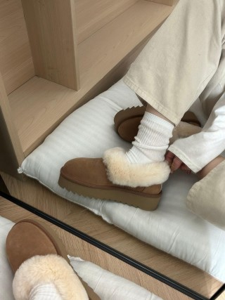 UGG Nita Platform view 8