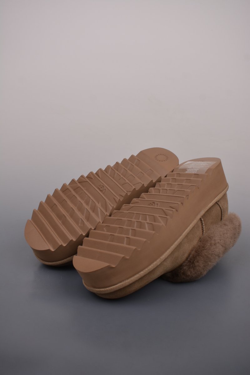 UGG Nita Platform view