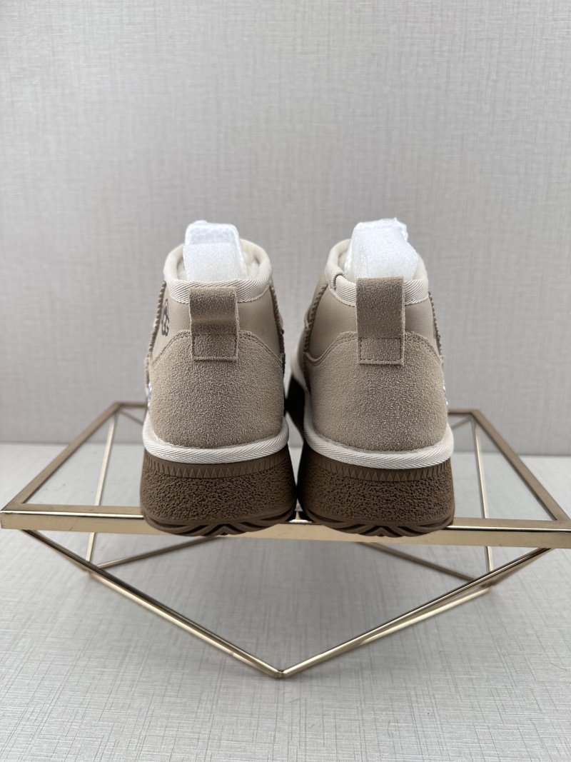 UGG Q11 view