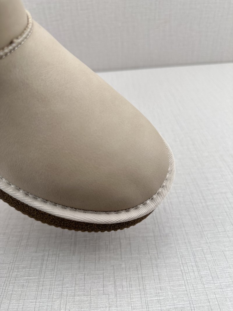 UGG Q11 view