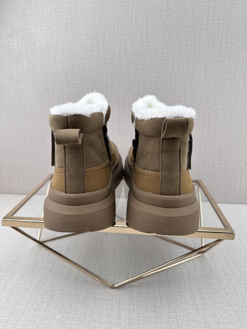 UGG Q11 view