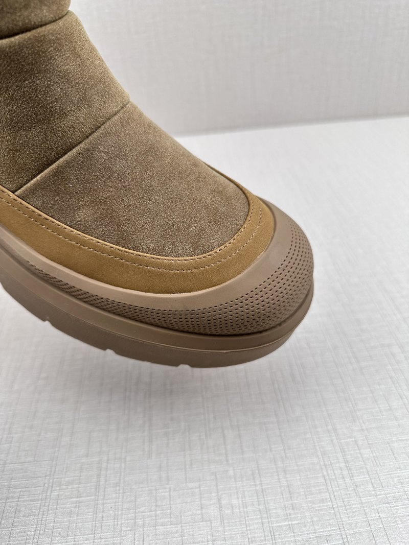 UGG Q11 view