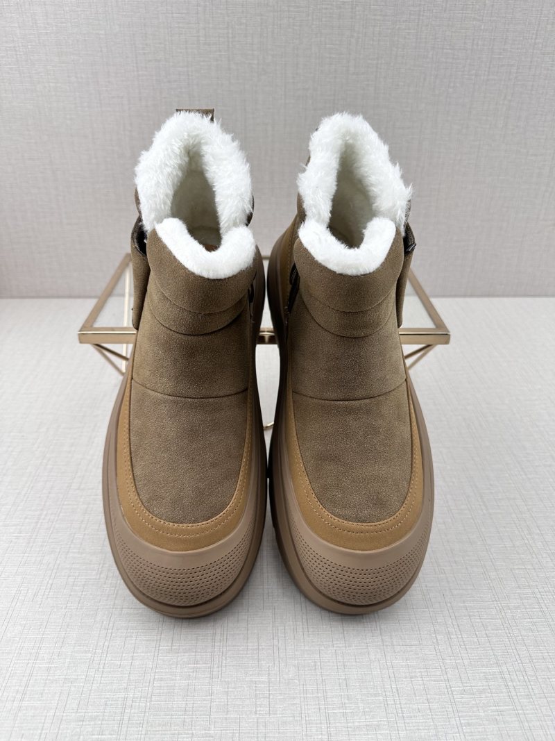 UGG Q11 view