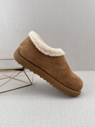 UGG Q11 view 2