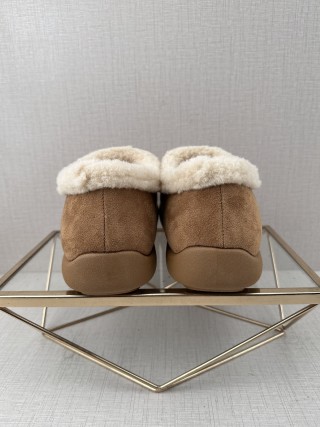 UGG Q11 view 5