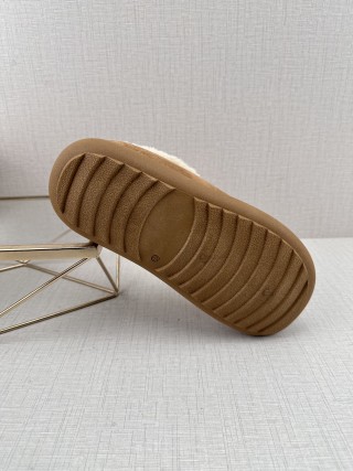 UGG Q11 view 6