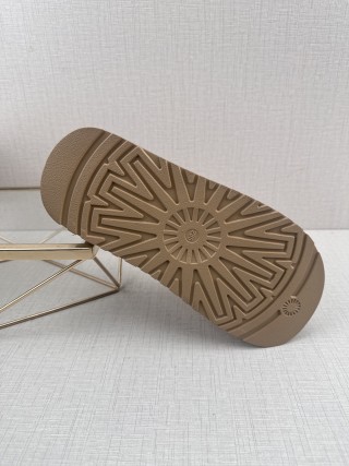 UGG Q11 view 24
