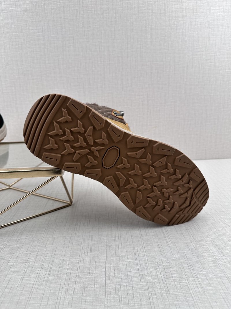 UGG Q11 view